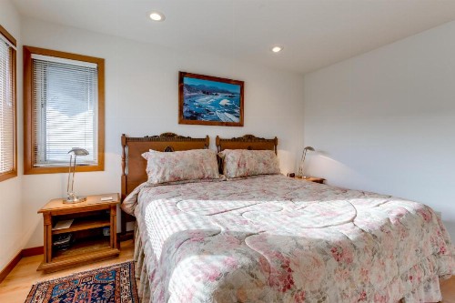 Frannie's Beachfront - image 9