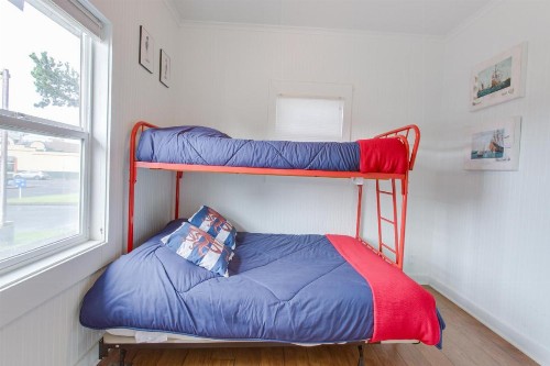 Seaside Cottage - image 11