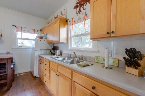 Seaside Cottage - image 8