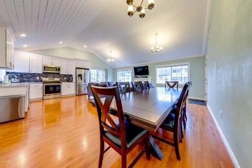 Seaside Comforts - image 9