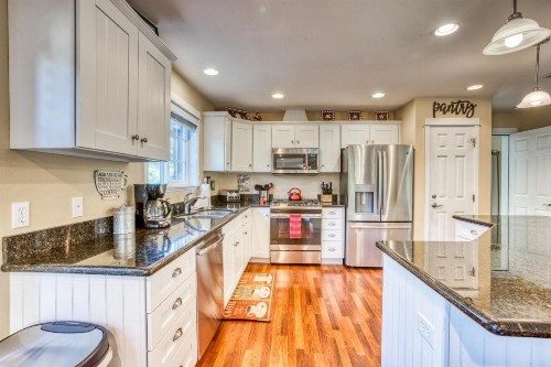 Modern Upscale Seaside Beach House - image 8