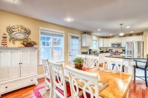Modern Upscale Seaside Beach House - image 9