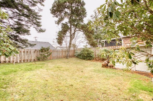 Seaside Classic Cozy Bungalow - image 12