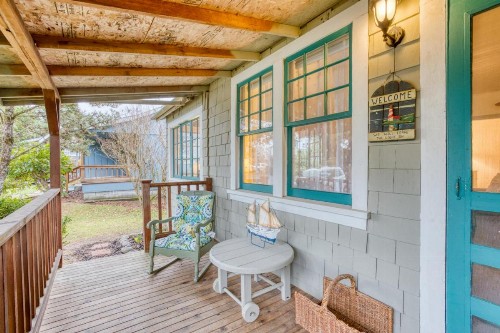 Seaside Classic Cozy Bungalow - image 6