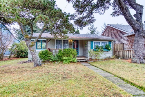 Seaside Classic Cozy Bungalow - image 8