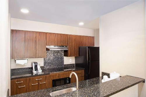 Hampton Inn & Suites Seattle-Downtown - image 11