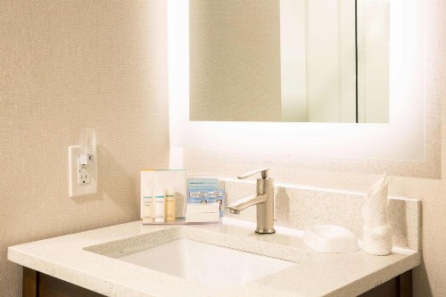 Hampton Inn & Suites Seattle-Downtown - image 12