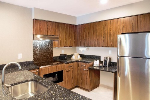 Hampton Inn & Suites Seattle-Downtown - image 2
