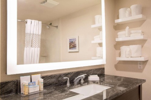 Hampton Inn & Suites Seattle-Downtown - image 20