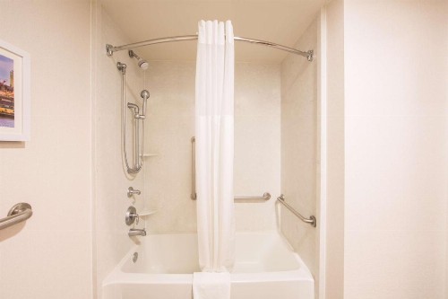 Hampton Inn & Suites Seattle-Downtown - image 23