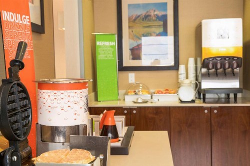 Hampton Inn & Suites Seattle-Downtown - image 5
