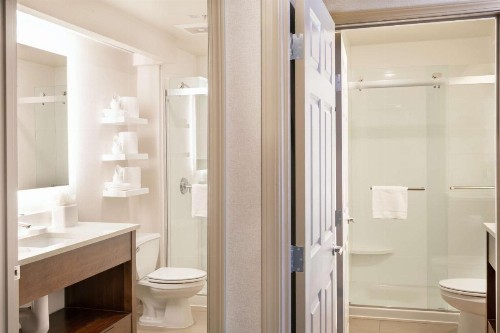 Hampton Inn & Suites Seattle-Downtown - image 6