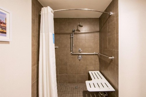 Hampton Inn & Suites Seattle-Downtown - image 9