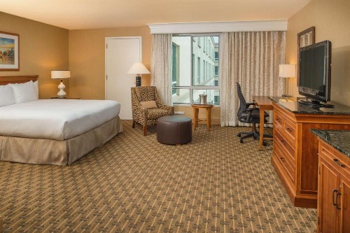 Hilton Seattle Airport & Conference Center - image 30