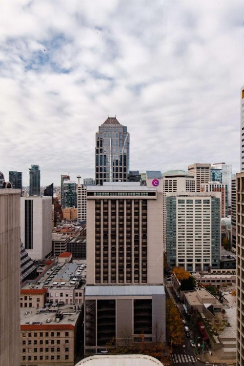 Hilton Seattle - image 2