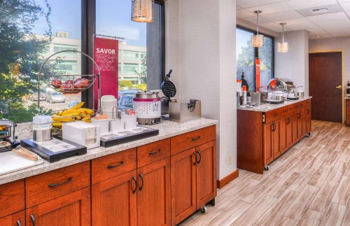 Hampton Inn Seattle Airport - image 11