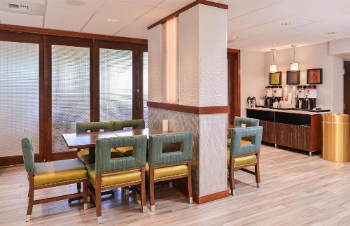 Hampton Inn Seattle Airport - image 12