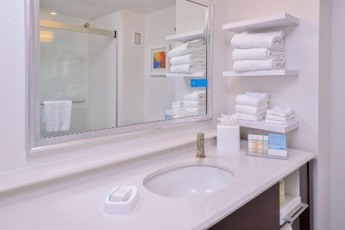 Hampton Inn Seattle Airport - image 30