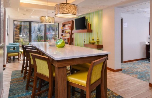Hampton Inn Seattle Airport - image 4