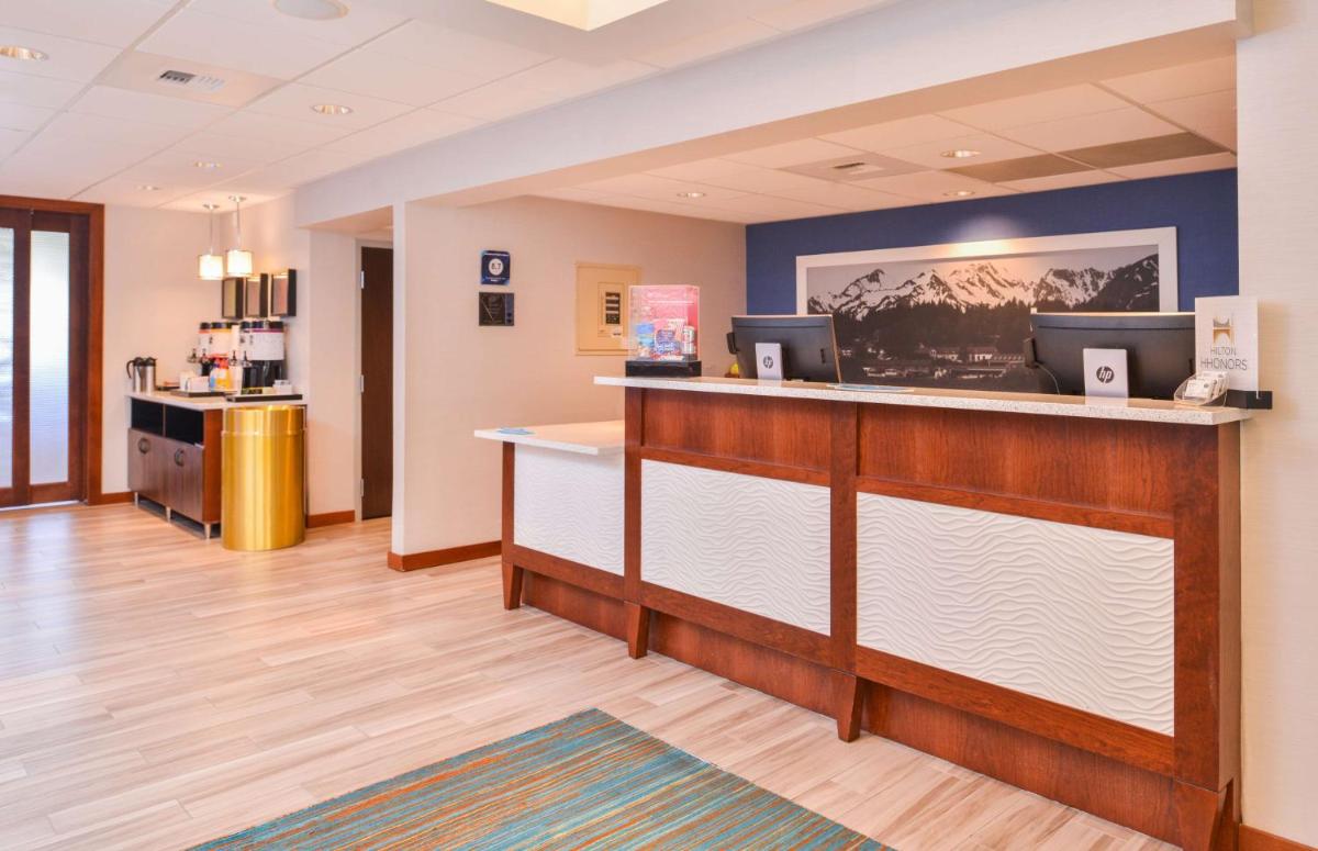 Hampton Inn Seattle Airport - image 5