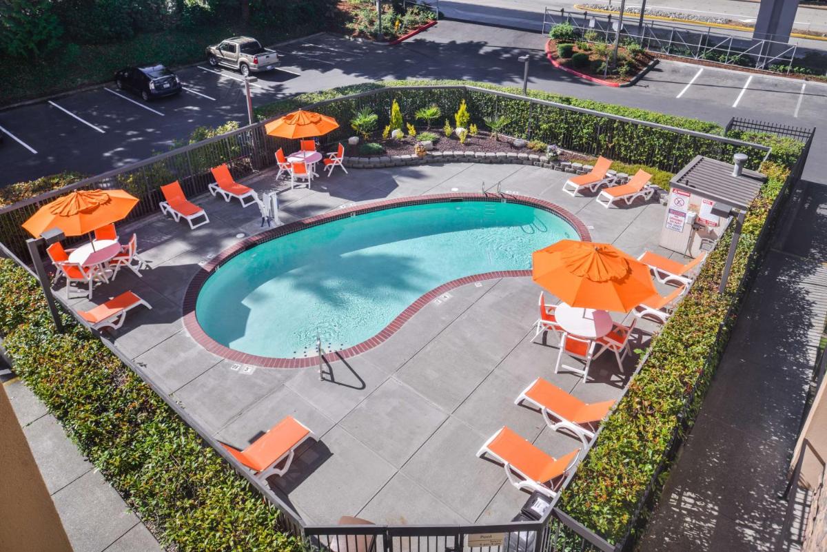Hampton Inn Seattle Airport - image 7