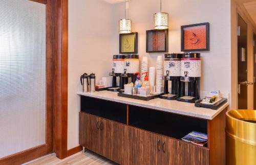 Hampton Inn Seattle Airport - image 9