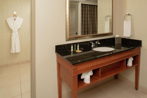 DoubleTree Suites by Hilton Seattle Airport/Southcenter - image 12