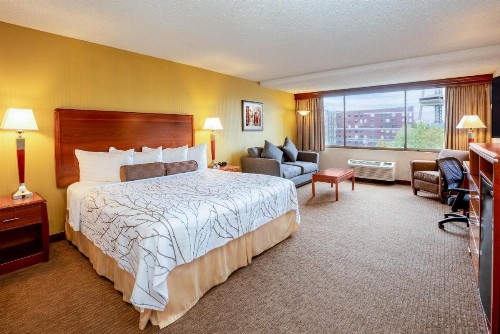 Executive Inn by the Space Needle