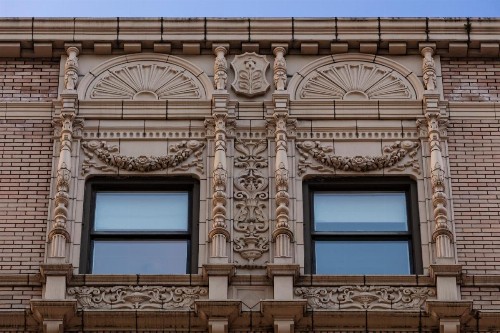 Executive Hotel Pacific - image 18