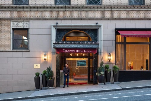 Executive Hotel Pacific - image 2