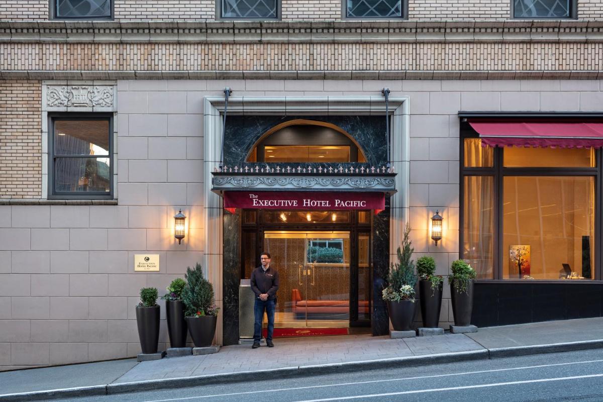 Executive Hotel Pacific - image 2