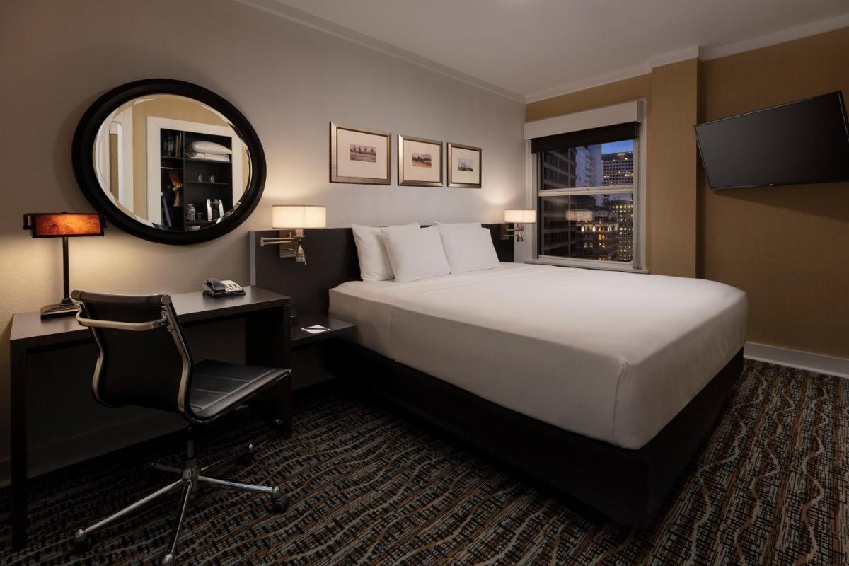 Executive Hotel Pacific - image 7
