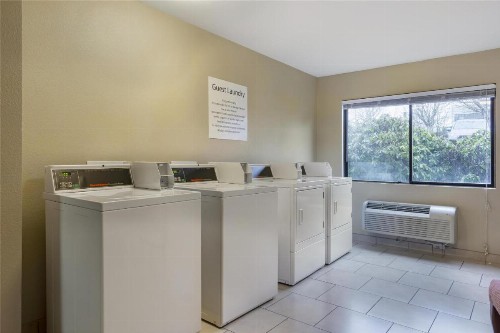 Best Western Seattle Airport Hotel - image 29