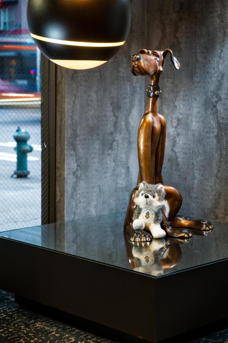 Staypineapple Hotel FIVE Downtown Seattle - image 7