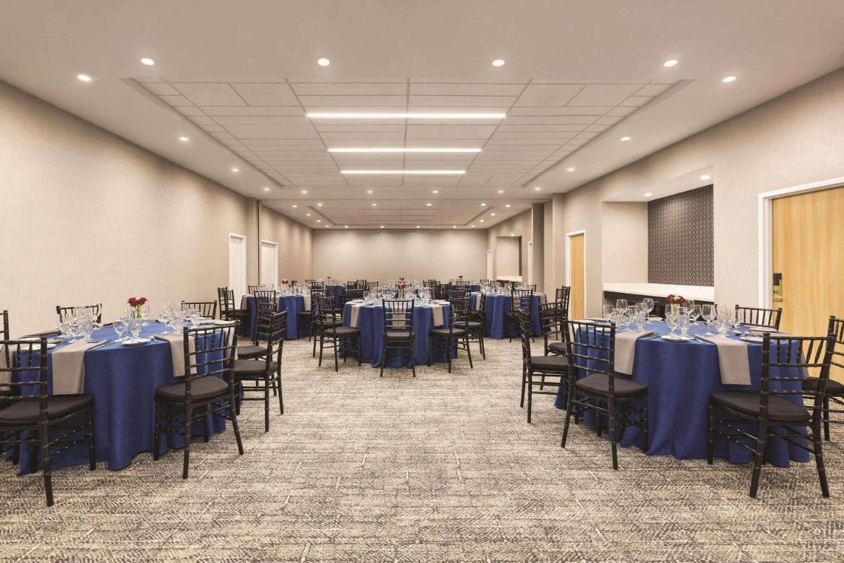 Radisson Hotel Seattle Airport - image 2