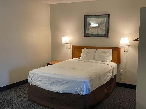 Skyway Inn - Seatac - image 19