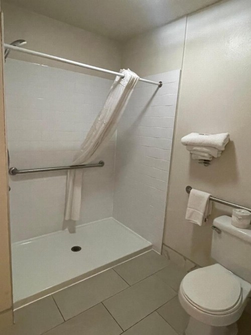 Skyway Inn - Seatac - image 22