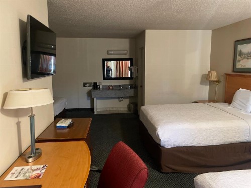 Skyway Inn - Seatac - image 31