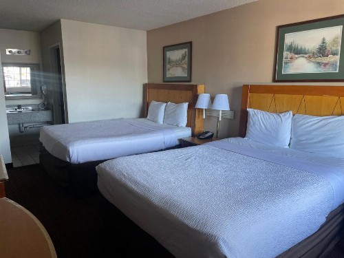 Skyway Inn - Seatac - image 38