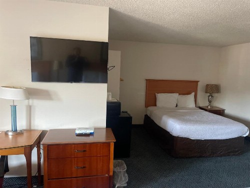Skyway Inn - Seatac - image 44