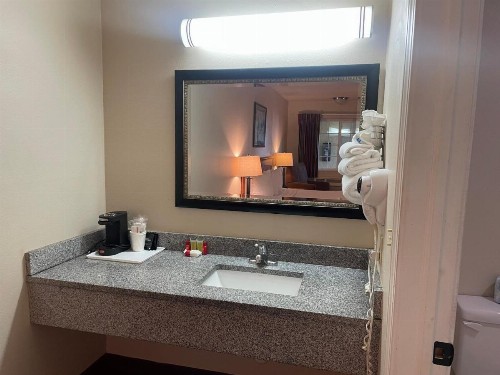 Skyway Inn - Seatac - image 49