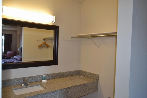 Skyway Inn - Seatac - image 5