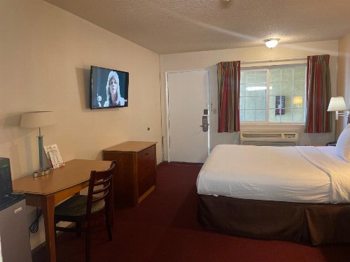 Skyway Inn - Seatac - image 50