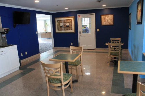 Days Inn by Wyndham Seatac Airport - image 15