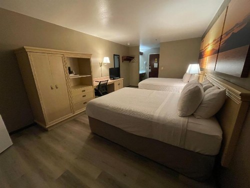 Days Inn by Wyndham Seatac Airport - image 28