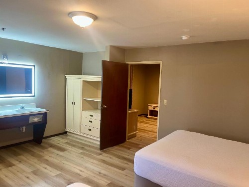 Days Inn by Wyndham Seatac Airport - image 33