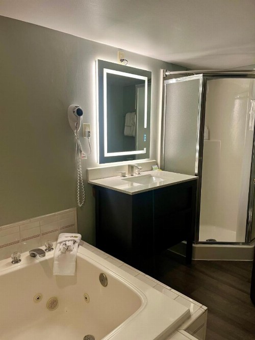 Days Inn by Wyndham Seatac Airport - image 36