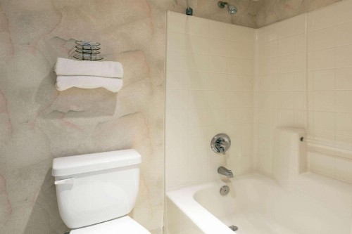 Days Inn by Wyndham Seatac Airport - image 5
