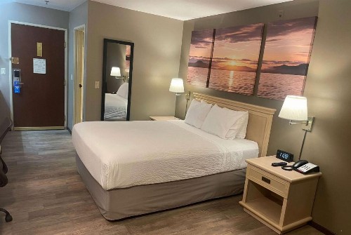 Days Inn by Wyndham Seatac Airport - image 6