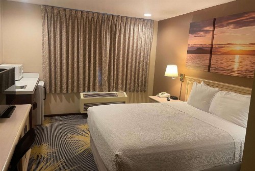 Days Inn by Wyndham Seatac Airport - image 7